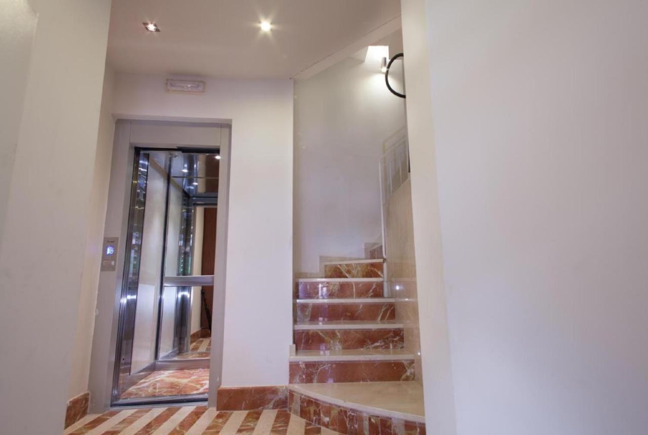 Apartamento Puerta Del Arenal - Kainga Homes Sevilla Buitenkant foto